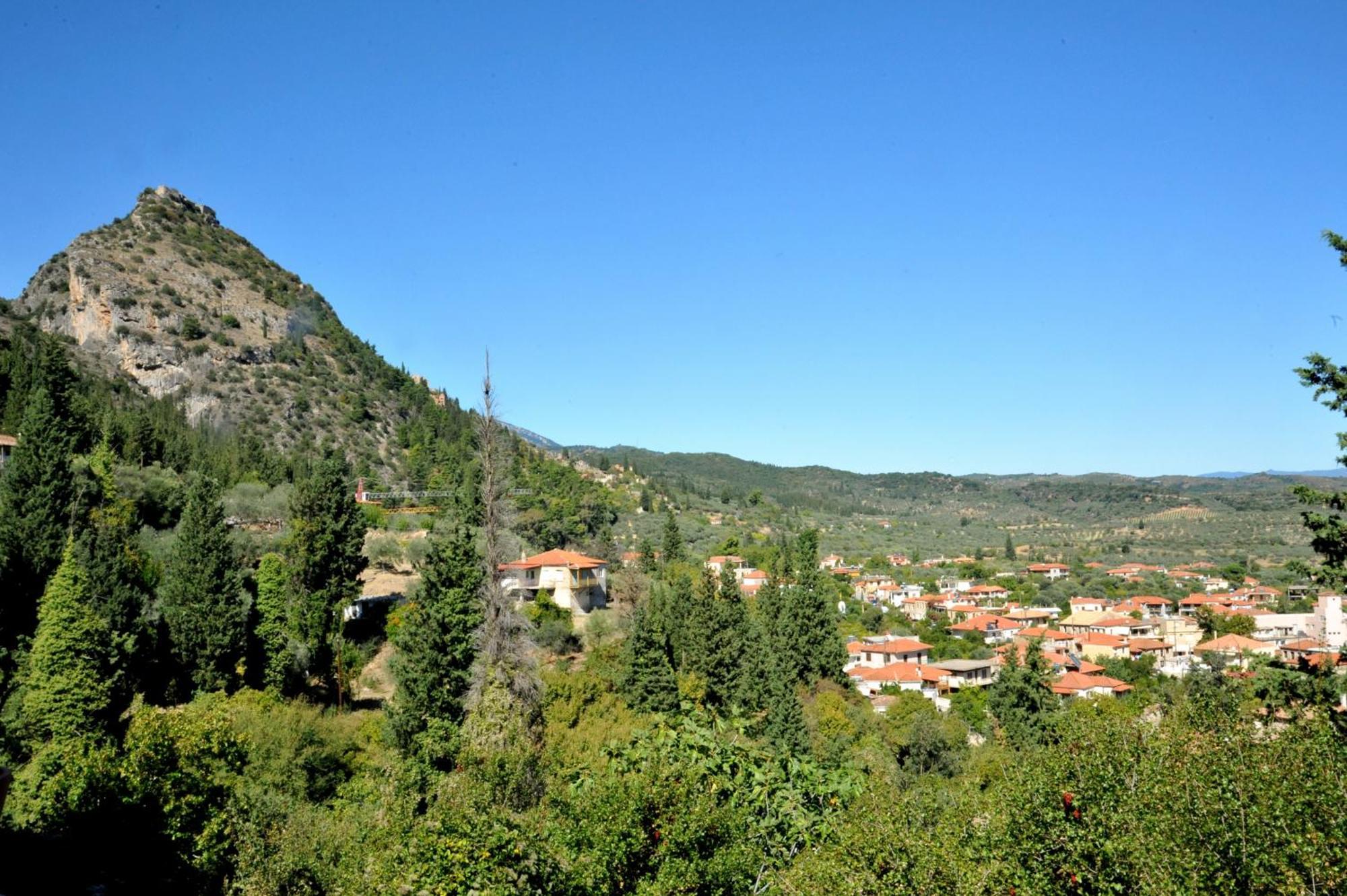 Elegant Stone Mansion In Historic Mystras Lägenhet Exteriör bild